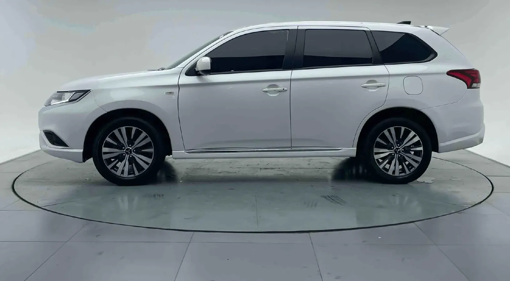 2021 Mitsubishi Outlander 2.0L 166HP L4 CVT,autocango,china used car exporter,china ev exporter,chinese used car exporter,chinese used ev exporter