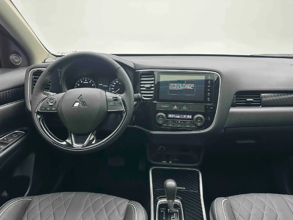 2021 Mitsubishi Outlander 2.0L 166HP L4 CVT,autocango,china used car exporter,china ev exporter,chinese used car exporter,chinese used ev exporter