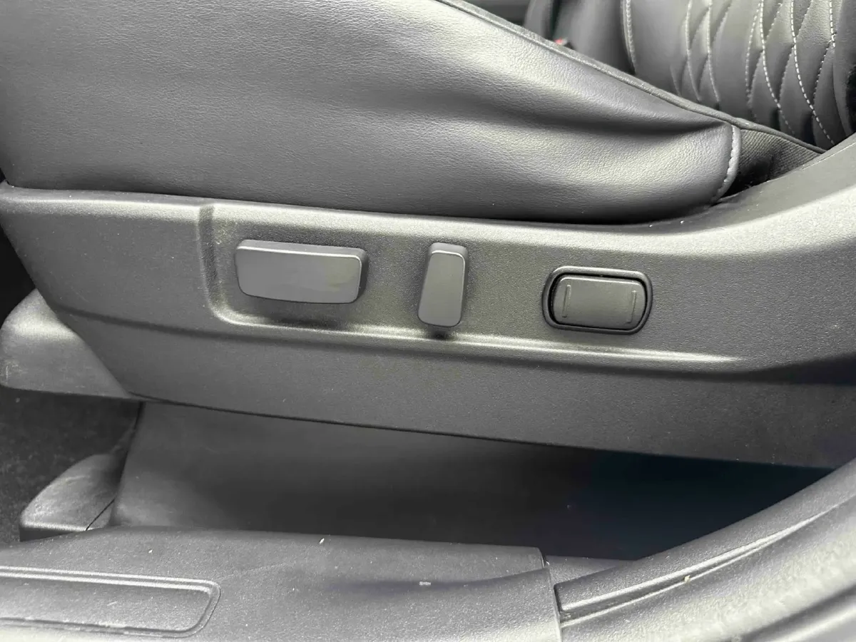 2021 Mitsubishi Outlander 2.0L 166HP L4 CVT,autocango,china used car exporter,china ev exporter,chinese used car exporter,chinese used ev exporter