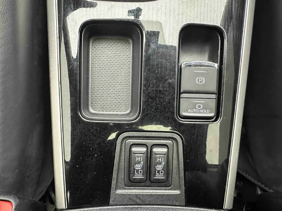 2021 Mitsubishi Outlander 2.0L 166HP L4 CVT,autocango,china used car exporter,china ev exporter,chinese used car exporter,chinese used ev exporter