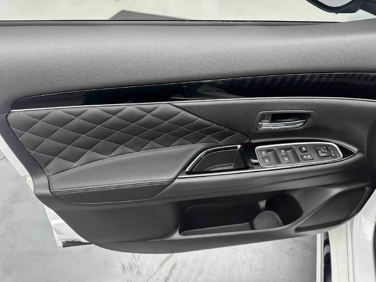 2021 Mitsubishi Outlander 2.0L 166HP L4 CVT,autocango,china used car exporter,china ev exporter,chinese used car exporter,chinese used ev exporter