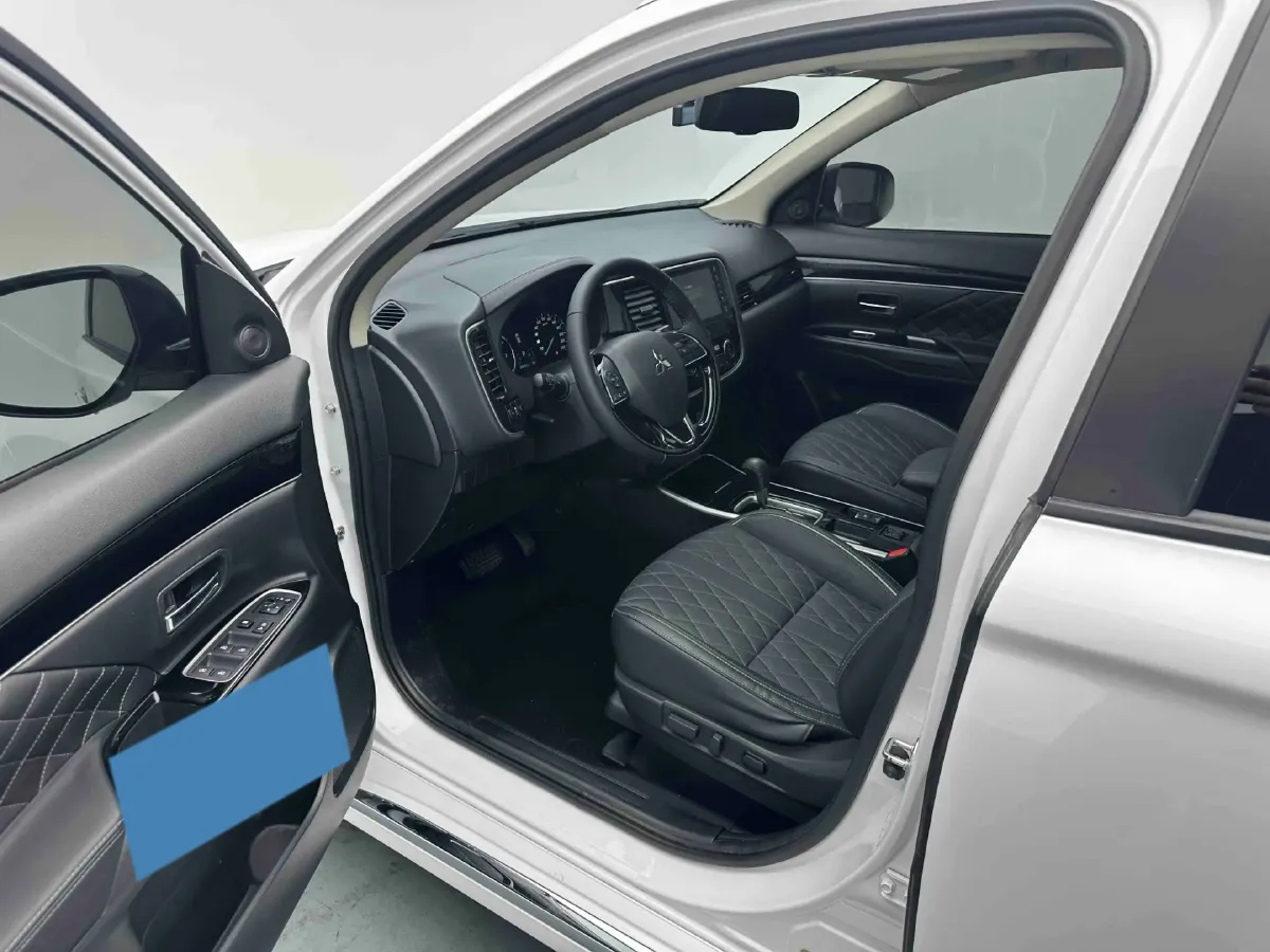 2021 Mitsubishi Outlander 2.0L 166HP L4 CVT,autocango,china used car exporter,china ev exporter,chinese used car exporter,chinese used ev exporter