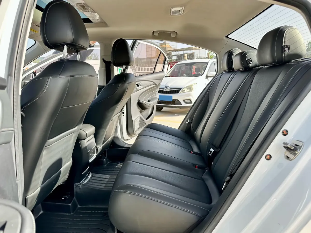 2019 Roewe i5 1.5L 120HP L4 5MT,autocango,china used car exporter,china ev exporter,chinese used car exporter,chinese used ev exporter