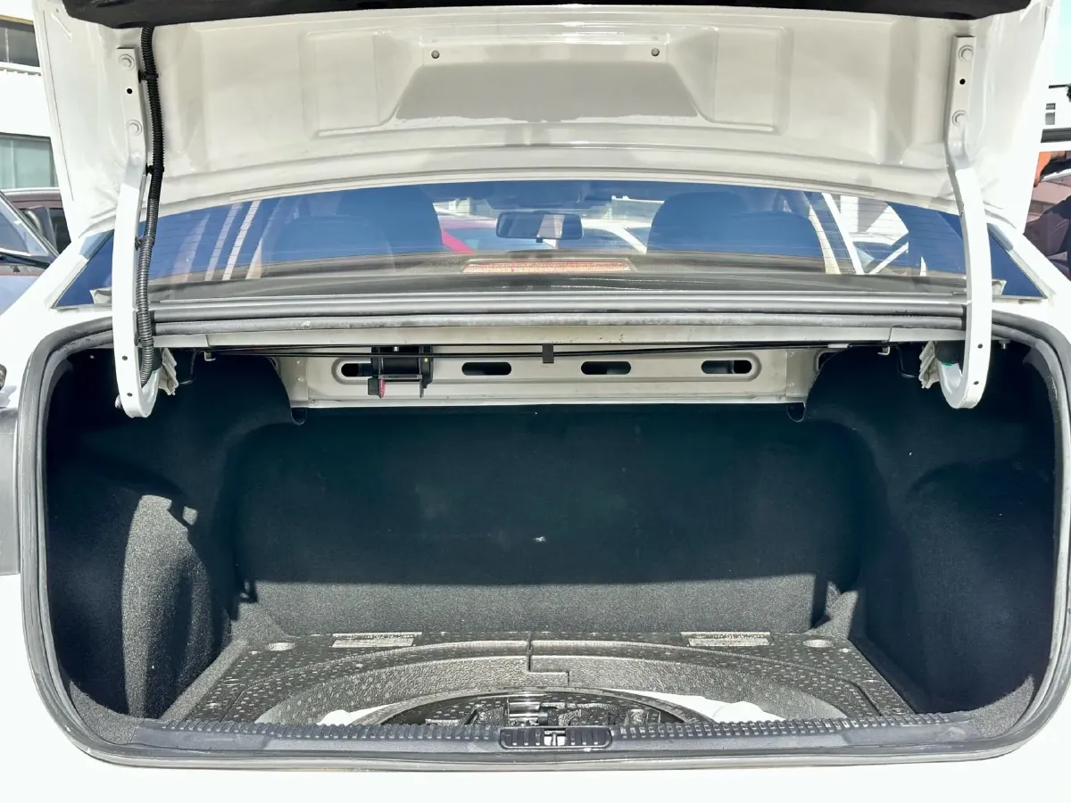 2019 Roewe i5 1.5L 120HP L4 5MT,autocango,china used car exporter,china ev exporter,chinese used car exporter,chinese used ev exporter