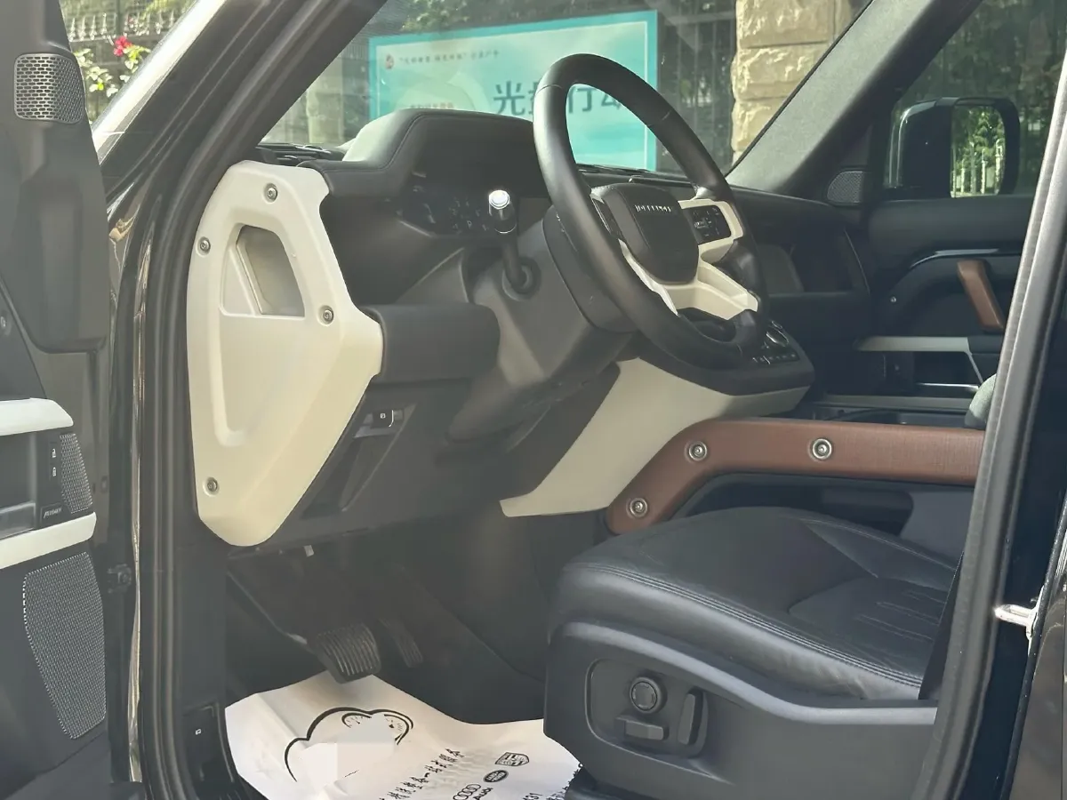 2022 Land Rover Defender 3.0T 400HP L6 8AT,autocango,china used car exporter,china ev exporter,chinese used car exporter,chinese used ev exporter