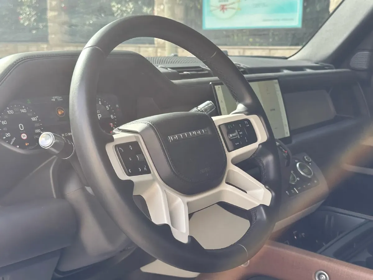 2022 Land Rover Defender 3.0T 400HP L6 8AT,autocango,china used car exporter,china ev exporter,chinese used car exporter,chinese used ev exporter