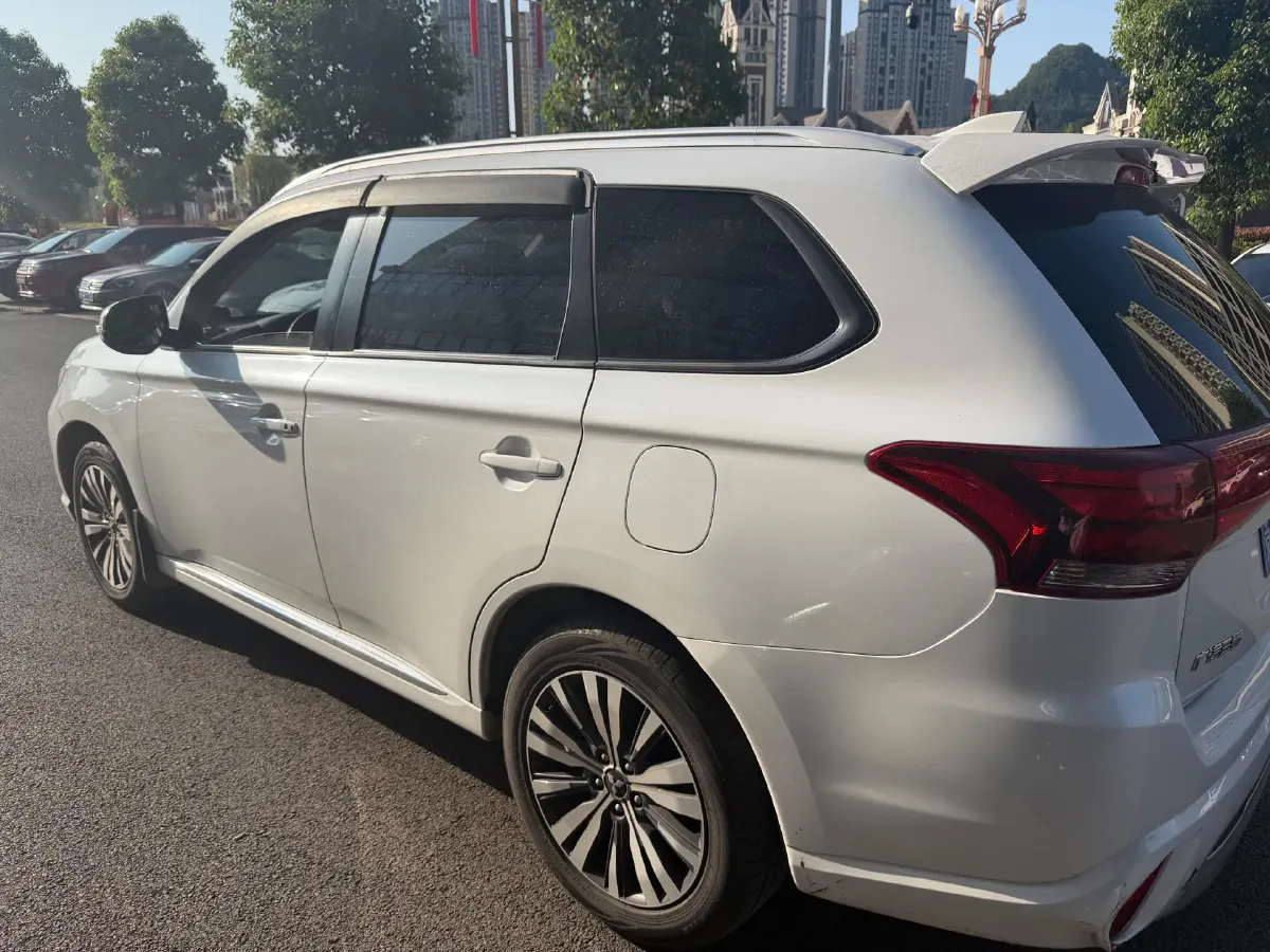 2021 Mitsubishi Outlander 2.0L 166HP L4 CVT,autocango,china used car exporter,china ev exporter,chinese used car exporter,chinese used ev exporter
