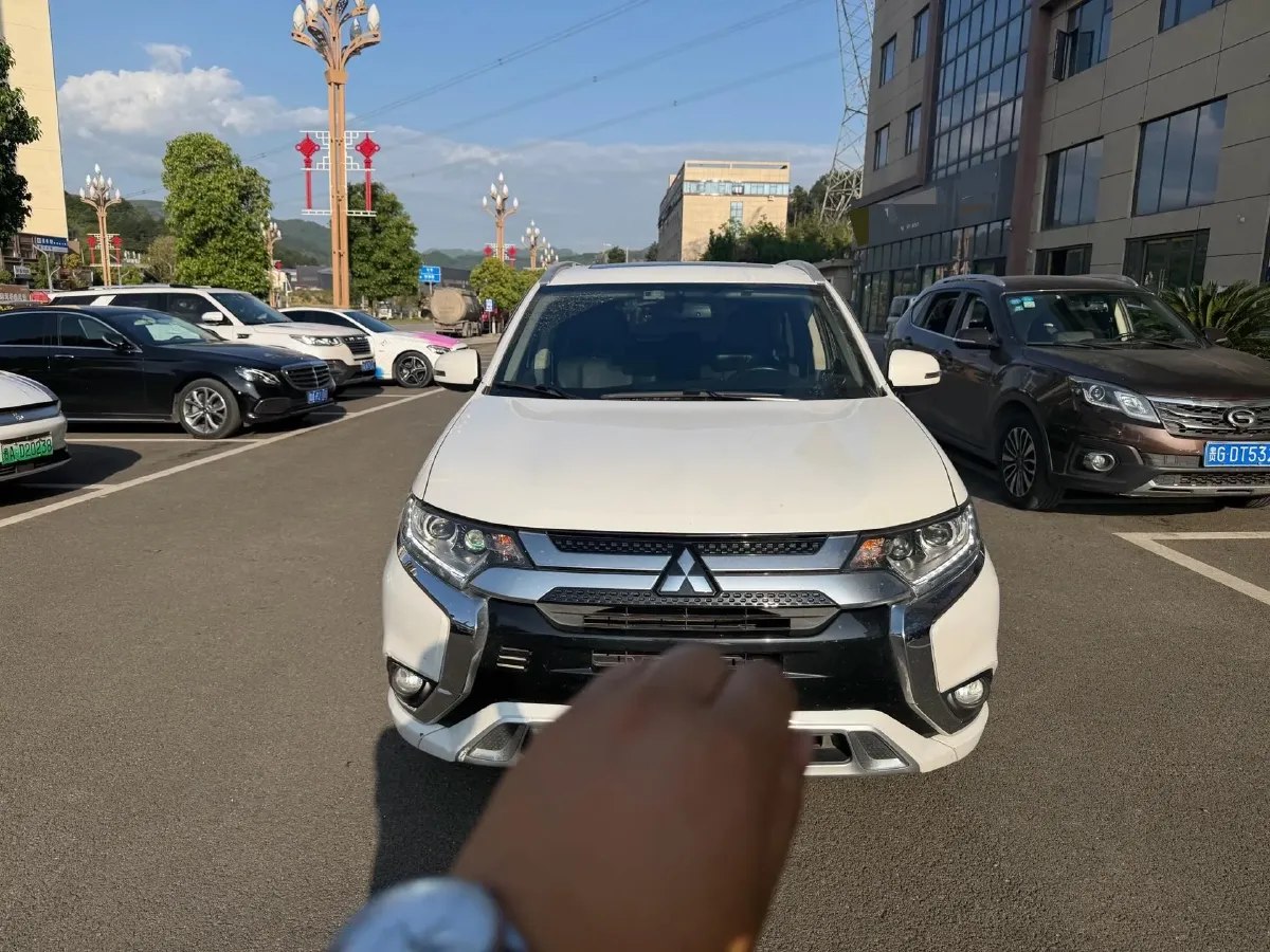 2021 Mitsubishi Outlander 2.0L 166HP L4 CVT,autocango,china used car exporter,china ev exporter,chinese used car exporter,chinese used ev exporter
