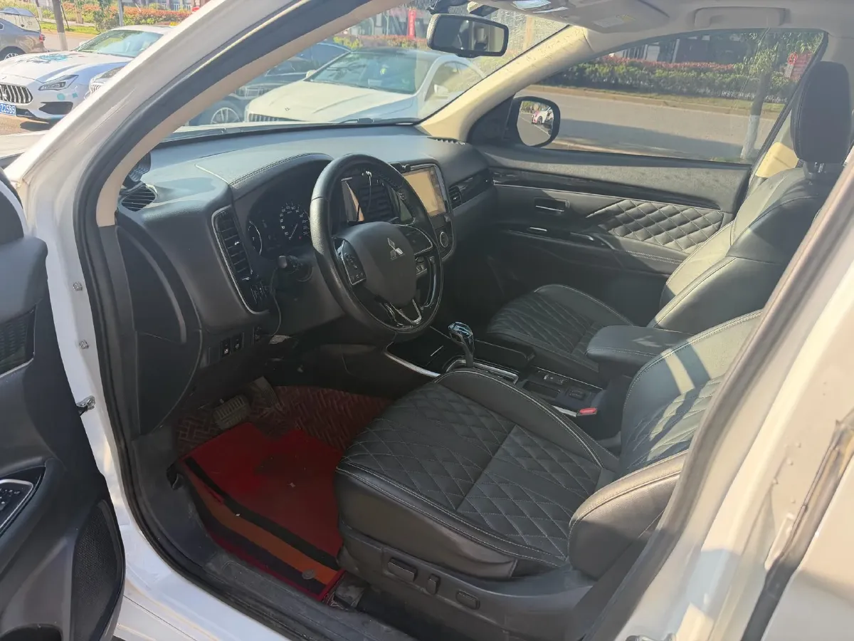 2021 Mitsubishi Outlander 2.0L 166HP L4 CVT,autocango,china used car exporter,china ev exporter,chinese used car exporter,chinese used ev exporter