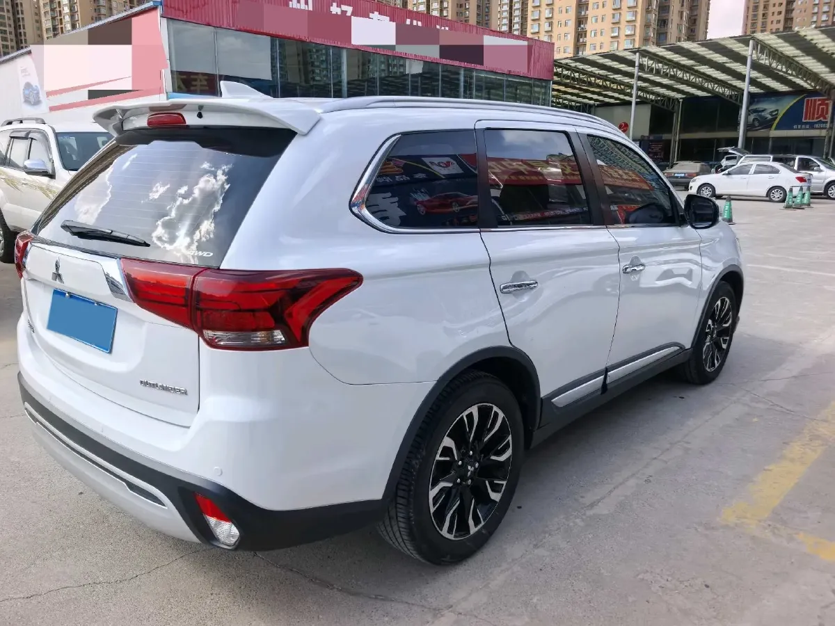 2018 Mitsubishi Outlander 2.4L 192HP L4 CVT,autocango,china used car exporter,china ev exporter,chinese used car exporter,chinese used ev exporter