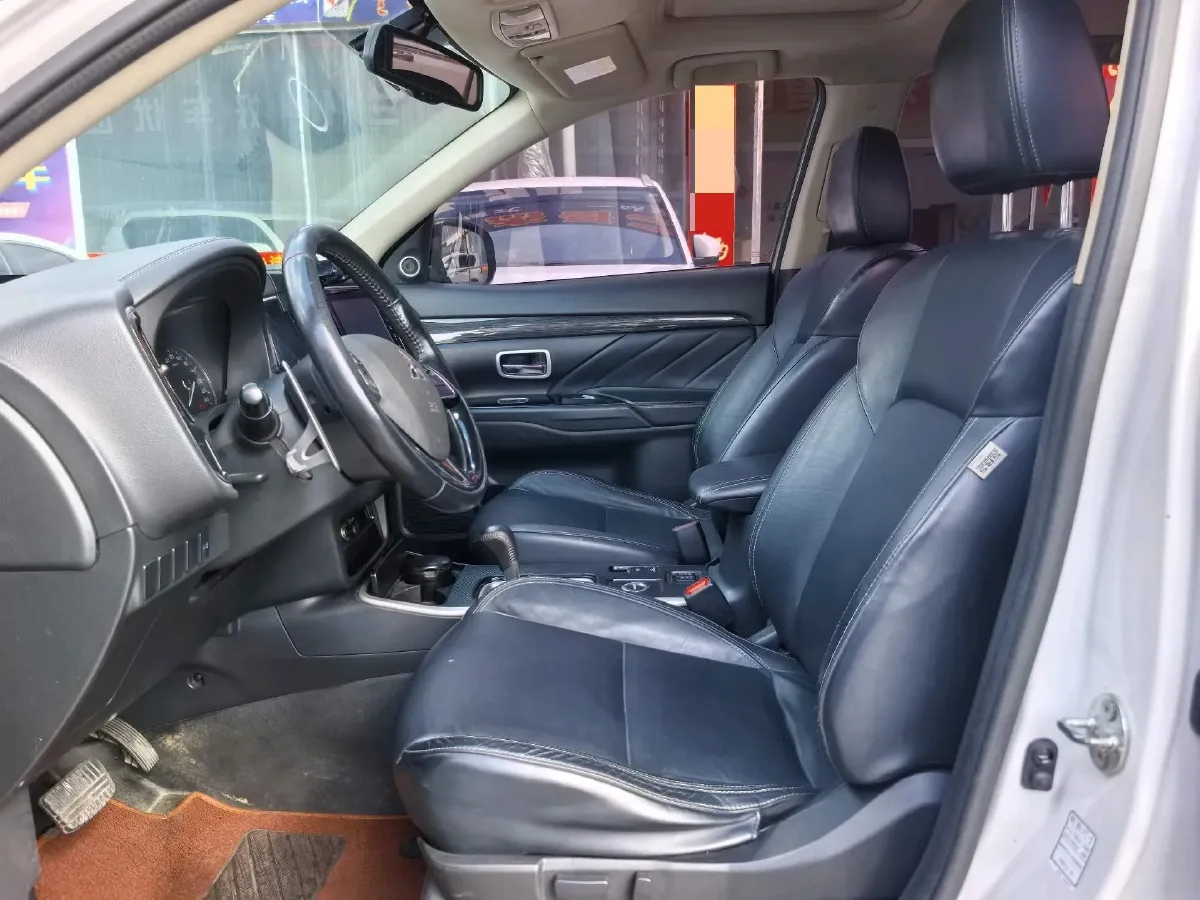 2018 Mitsubishi Outlander 2.4L 192HP L4 CVT,autocango,china used car exporter,china ev exporter,chinese used car exporter,chinese used ev exporter