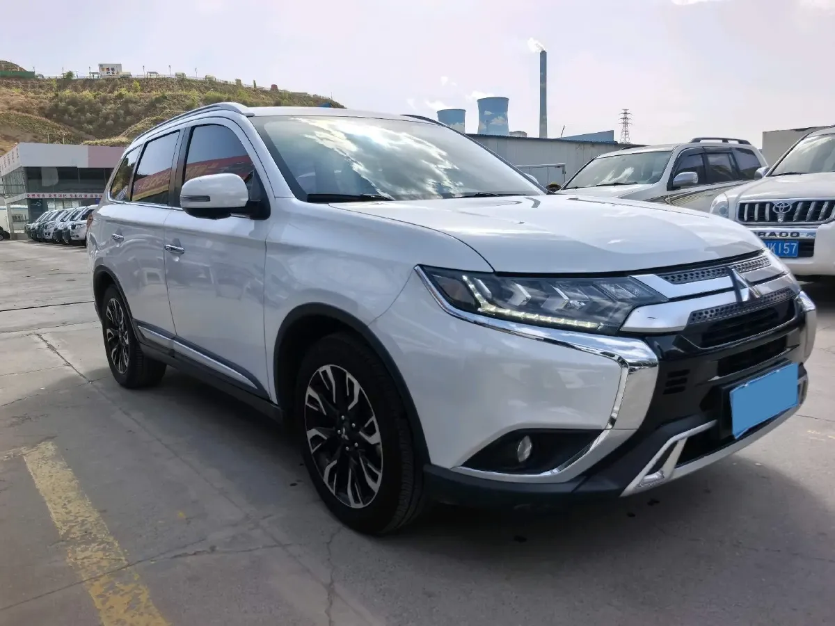 2018 Mitsubishi Outlander 2.4L 192HP L4 CVT,autocango,china used car exporter,china ev exporter,chinese used car exporter,chinese used ev exporter
