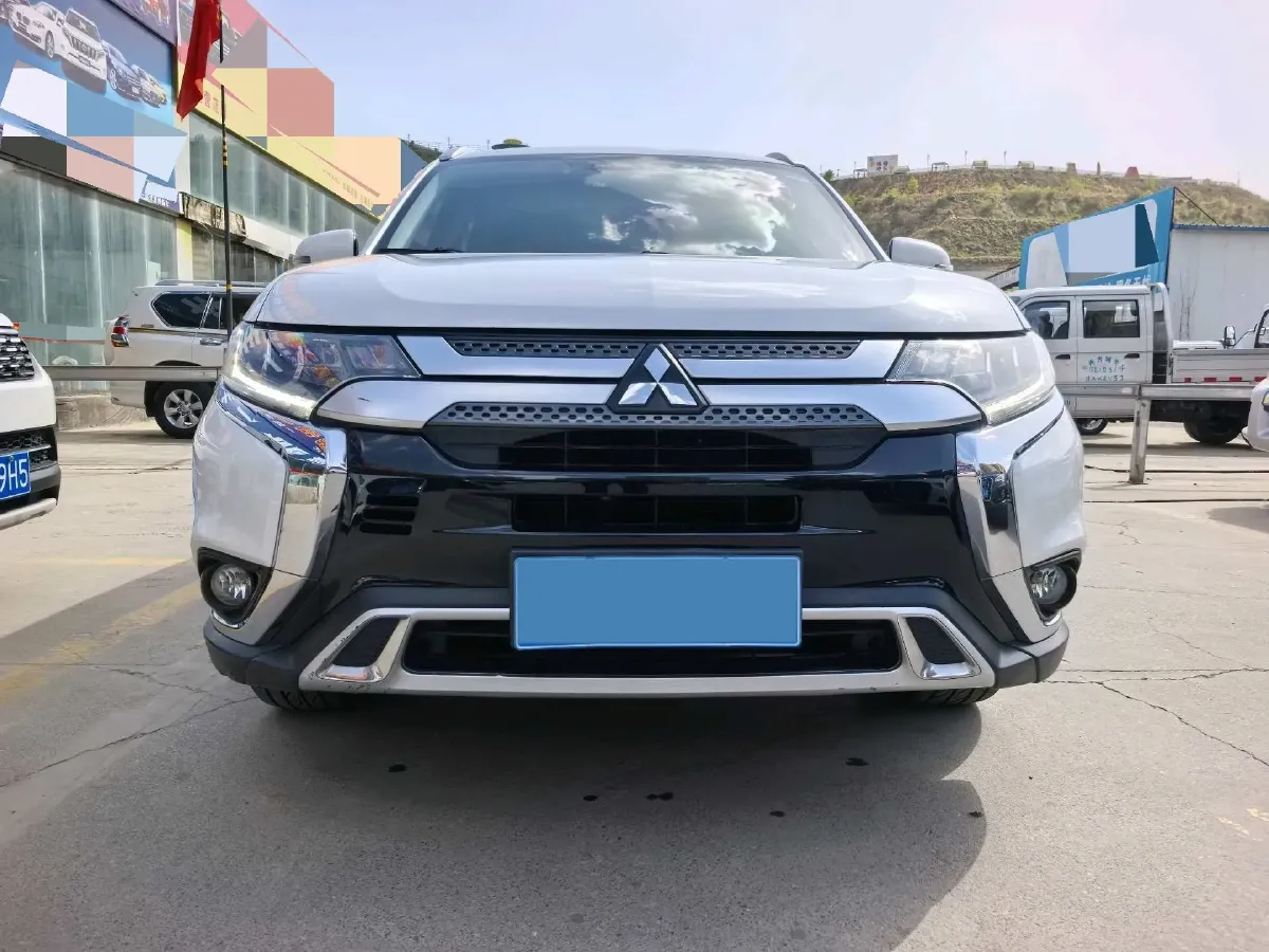 2018 Mitsubishi Outlander 2.4L 192HP L4 CVT,autocango,china used car exporter,china ev exporter,chinese used car exporter,chinese used ev exporter