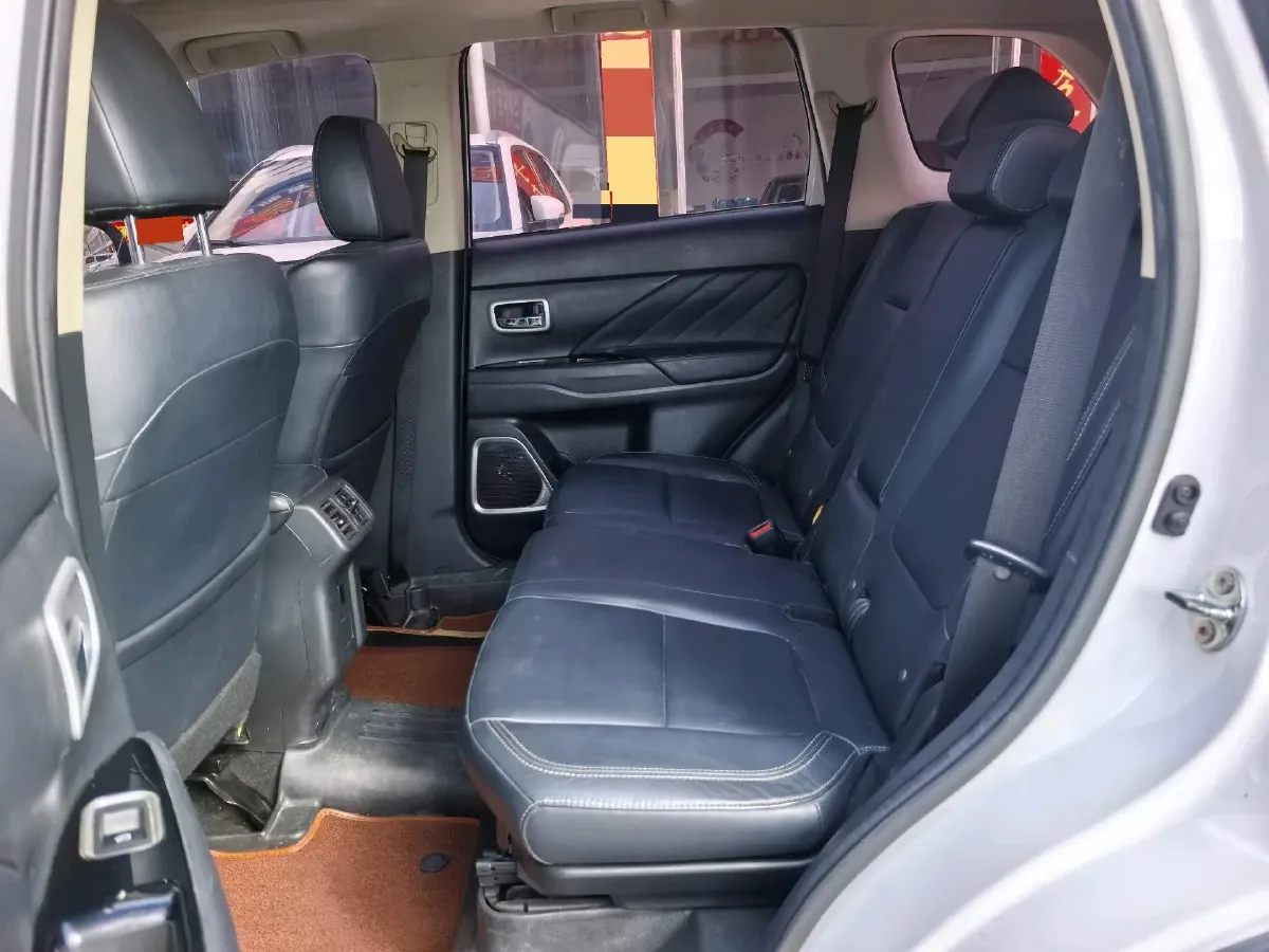 2018 Mitsubishi Outlander 2.4L 192HP L4 CVT,autocango,china used car exporter,china ev exporter,chinese used car exporter,chinese used ev exporter