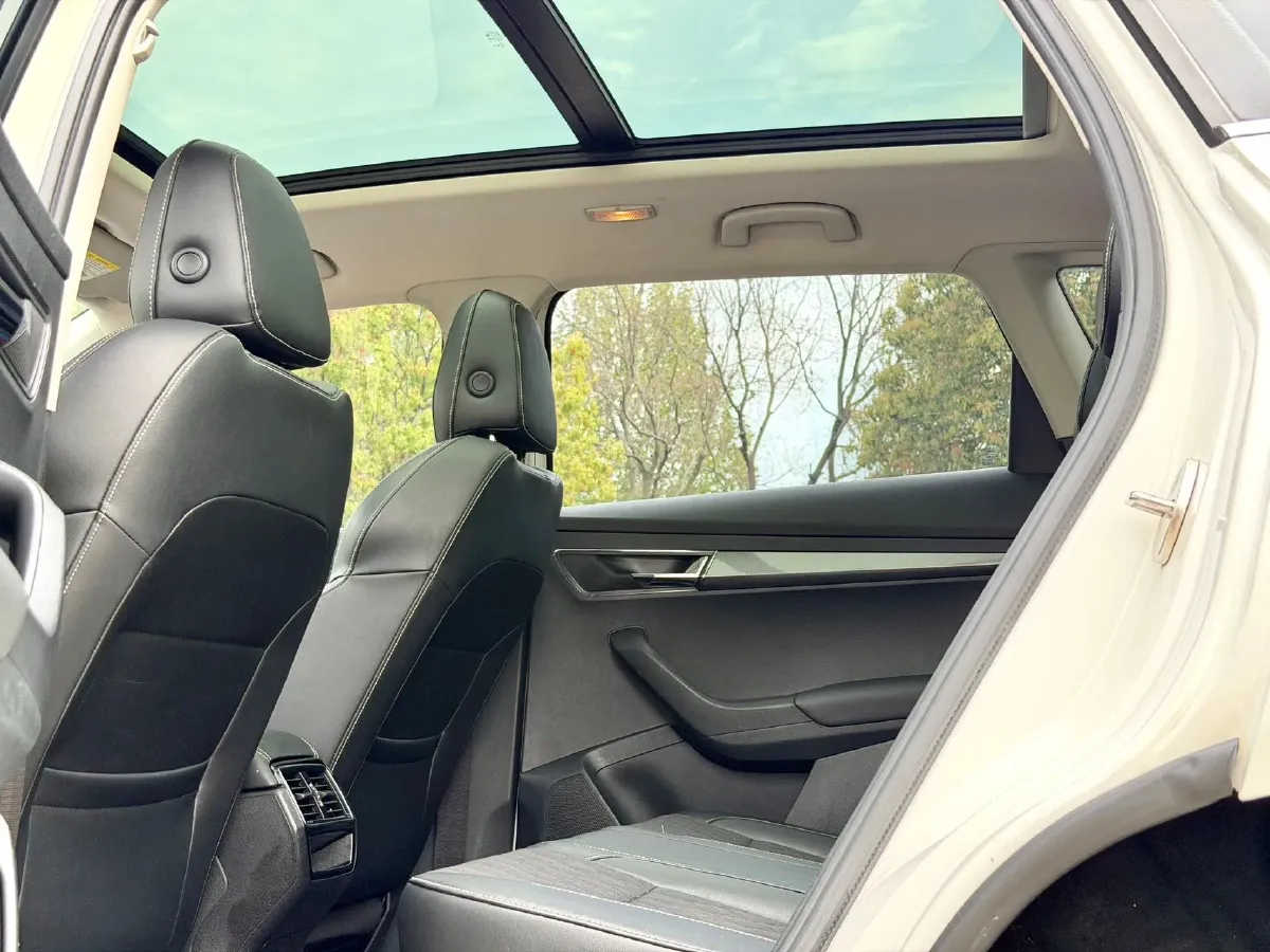 2020 Skoda Karoq 1.4T 150HP L4 7DCT,autocango,china used car exporter,china ev exporter,chinese used car exporter,chinese used ev exporter