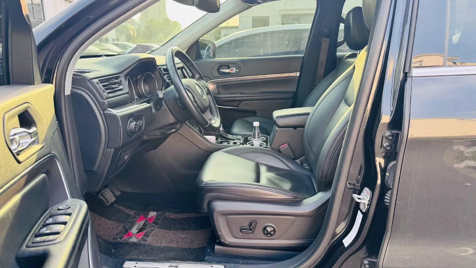 2018 Jeep Grand Commander 2.0T 265HP L4 9AT,autocango,china used car exporter,china ev exporter,chinese used car exporter,chinese used ev exporter