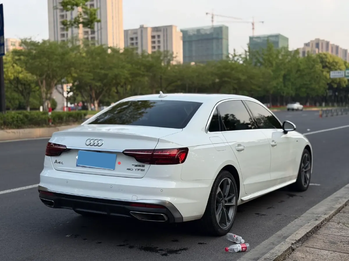 2020 Audi A4L 2.0T 190HP L4 7DCT,autocango,china used car exporter,china ev exporter,chinese used car exporter,chinese used ev exporter