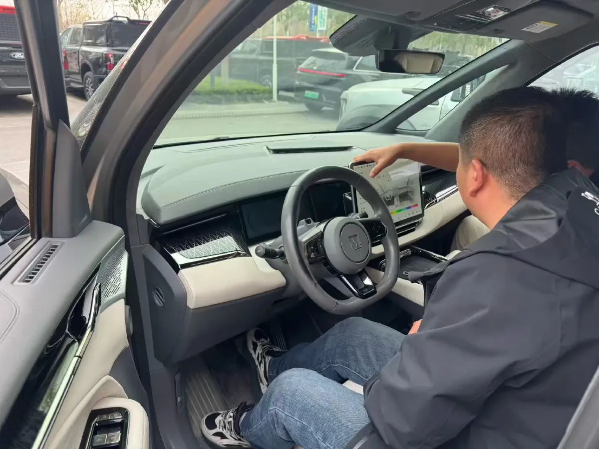 2022 Zeekr 009 BEV 140KWH,autocango,china used car exporter,china ev exporter,chinese used car exporter,chinese used ev exporter