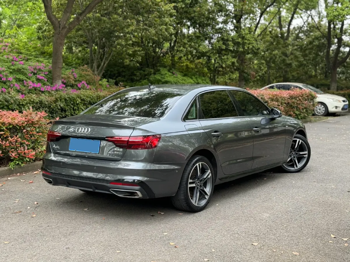 2022 Audi A4L 2.0T 190HP L4 7DCT,autocango,china used car exporter,china ev exporter,chinese used car exporter,chinese used ev exporter