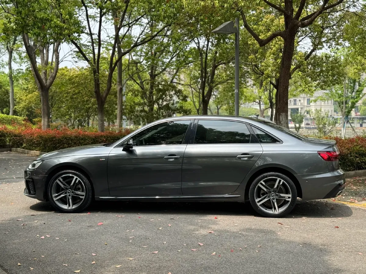 2022 Audi A4L 2.0T 190HP L4 7DCT,autocango,china used car exporter,china ev exporter,chinese used car exporter,chinese used ev exporter