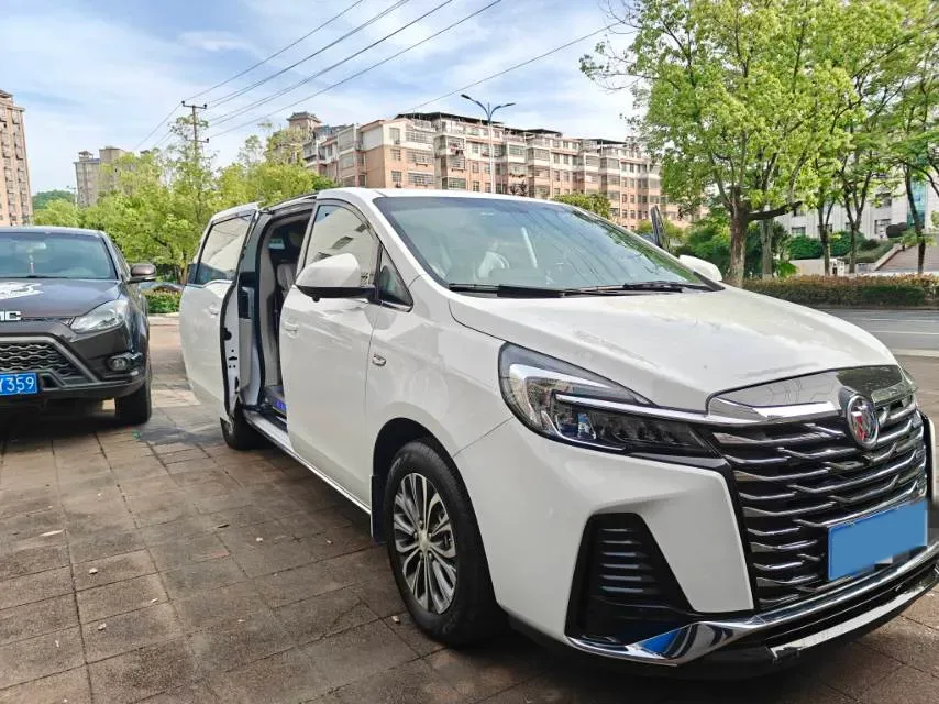 2023 Buick GL8 2.0T 237HP L4 9AT,autocango,china used car exporter,china ev exporter,chinese used car exporter,chinese used ev exporter