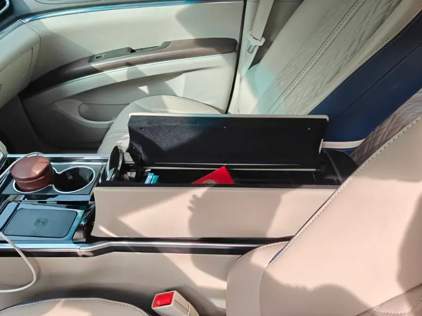 2023 Buick GL8 2.0T 237HP L4 9AT,autocango,china used car exporter,china ev exporter,chinese used car exporter,chinese used ev exporter