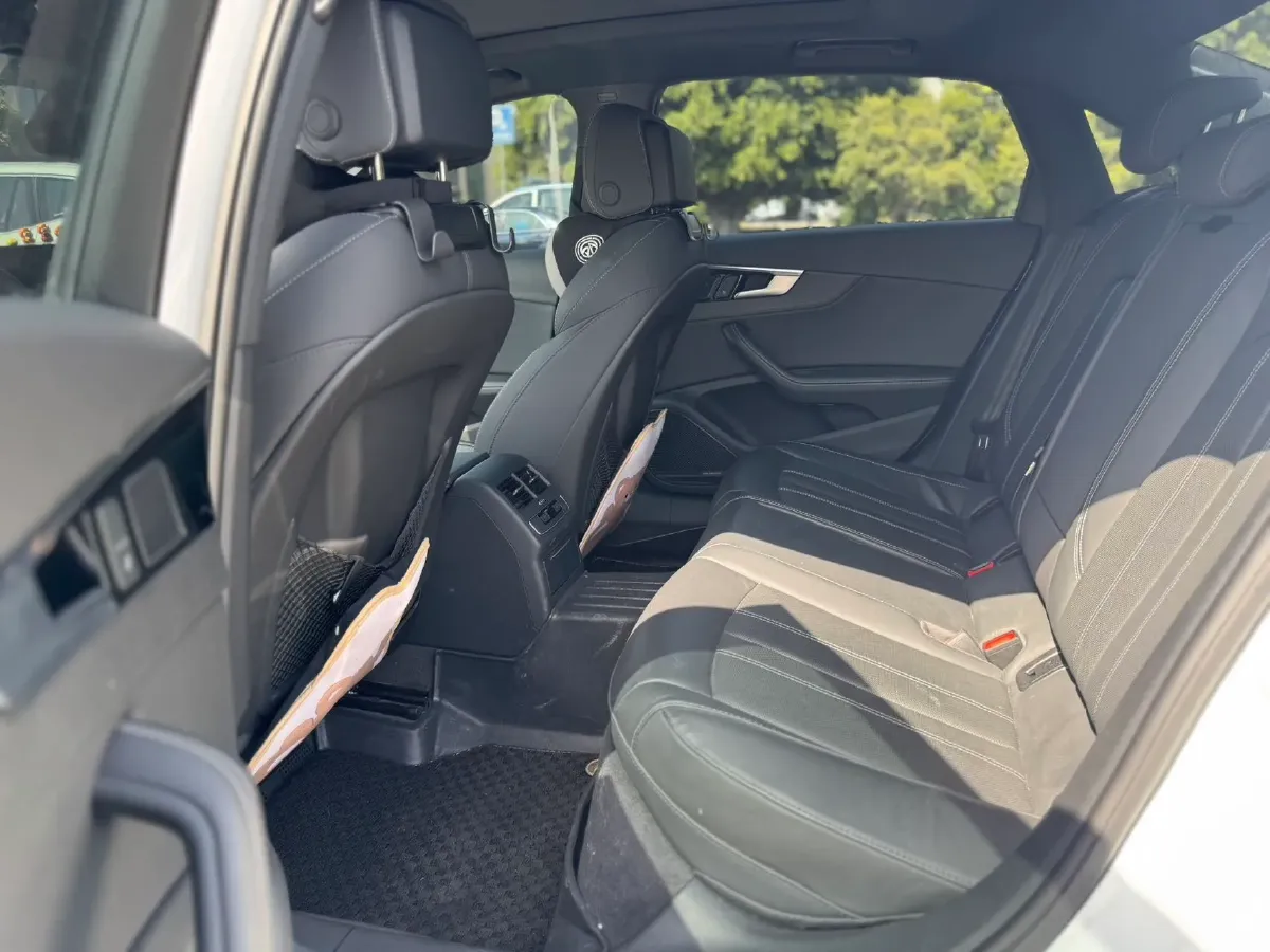 2023 Audi A4L 2.0T 190HP L4 7DCT,autocango,china used car exporter,china ev exporter,chinese used car exporter,chinese used ev exporter