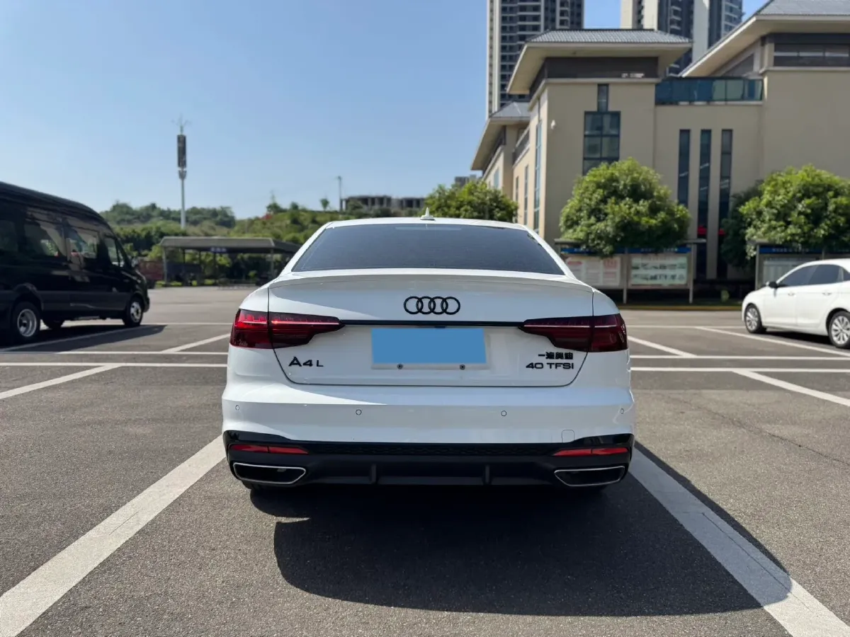 2023 Audi A4L 2.0T 190HP L4 7DCT,autocango,china used car exporter,china ev exporter,chinese used car exporter,chinese used ev exporter