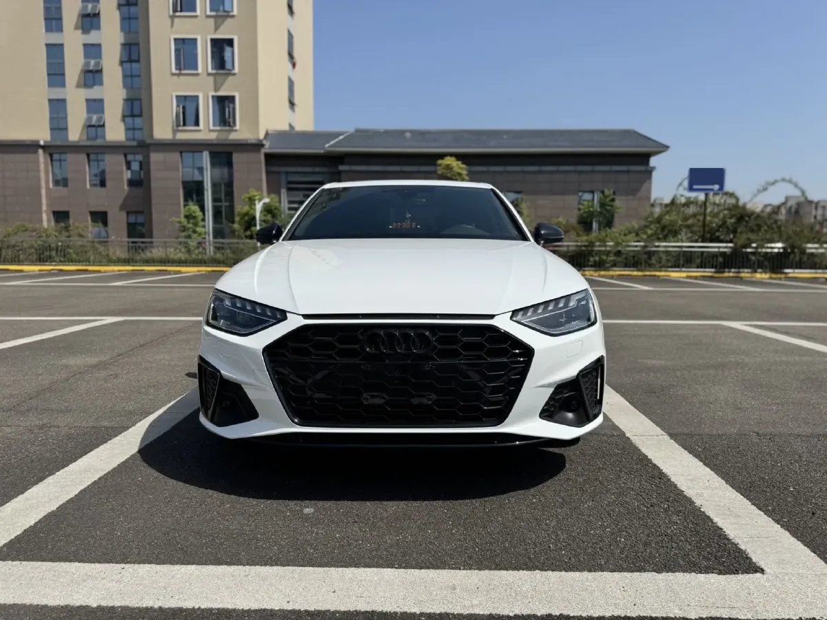2023 Audi A4L 2.0T 190HP L4 7DCT,autocango,china used car exporter,china ev exporter,chinese used car exporter,chinese used ev exporter