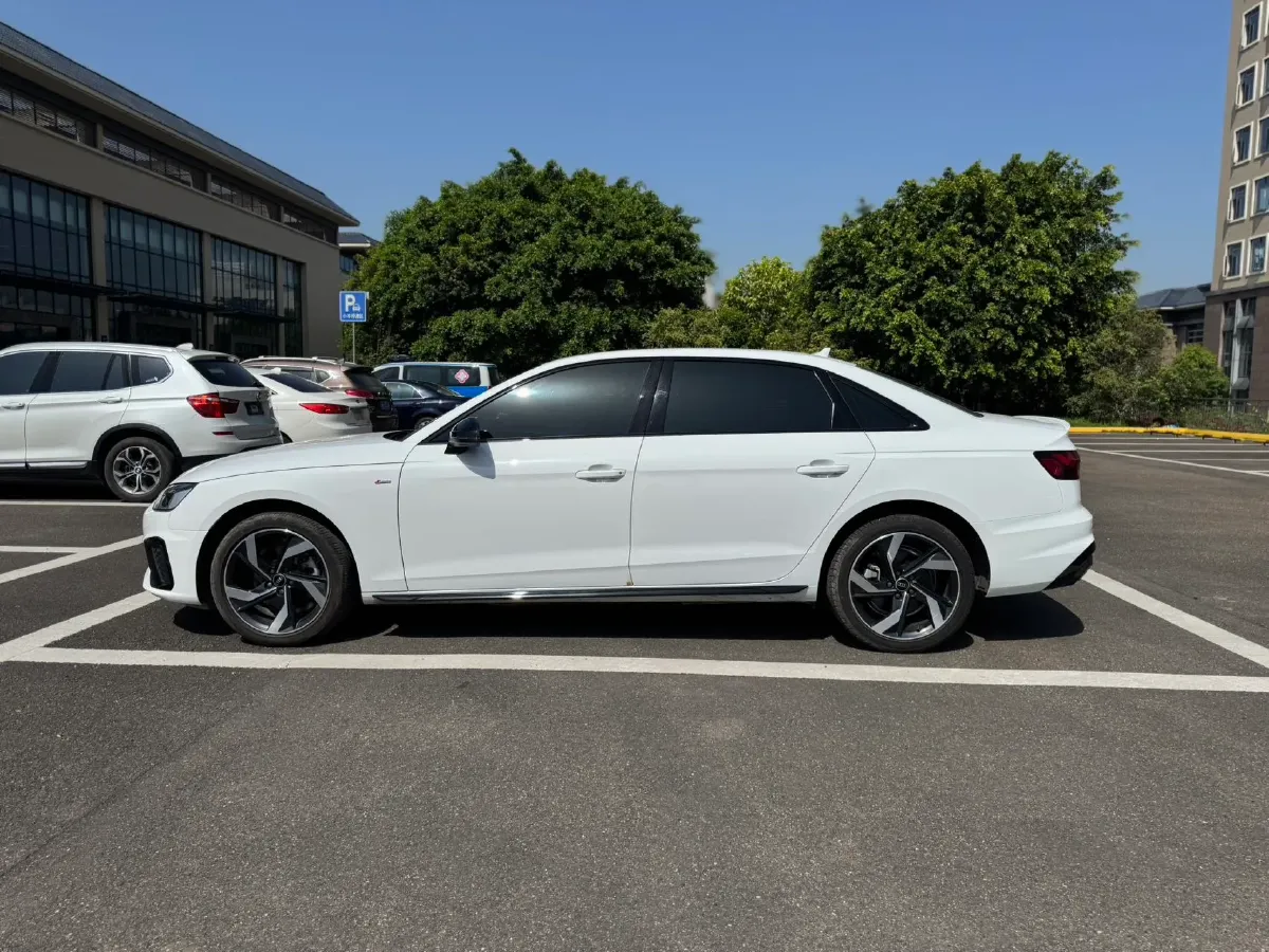2023 Audi A4L 2.0T 190HP L4 7DCT,autocango,china used car exporter,china ev exporter,chinese used car exporter,chinese used ev exporter