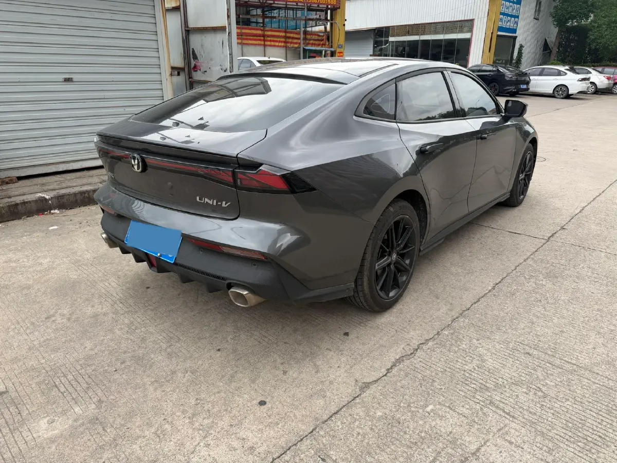 2023 ChangAn UNI-V 1.5T 188HP L4 7DCT,autocango,china used car exporter,china ev exporter,chinese used car exporter,chinese used ev exporter