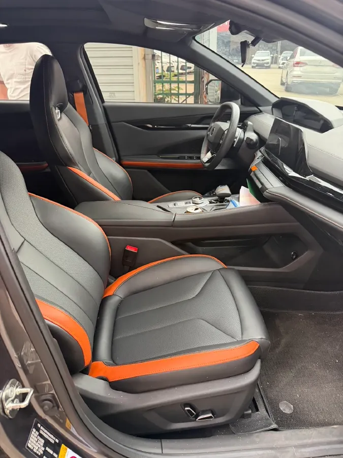 2023 ChangAn UNI-V 1.5T 188HP L4 7DCT,autocango,china used car exporter,china ev exporter,chinese used car exporter,chinese used ev exporter