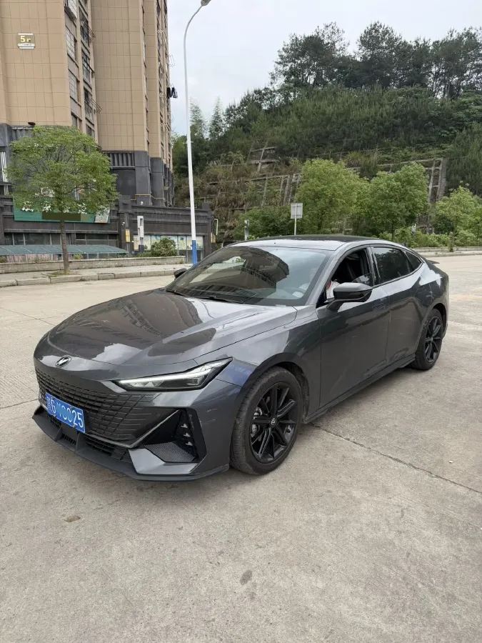 2023 ChangAn UNI-V 1.5T 188HP L4 7DCT,autocango,china used car exporter,china ev exporter,chinese used car exporter,chinese used ev exporter