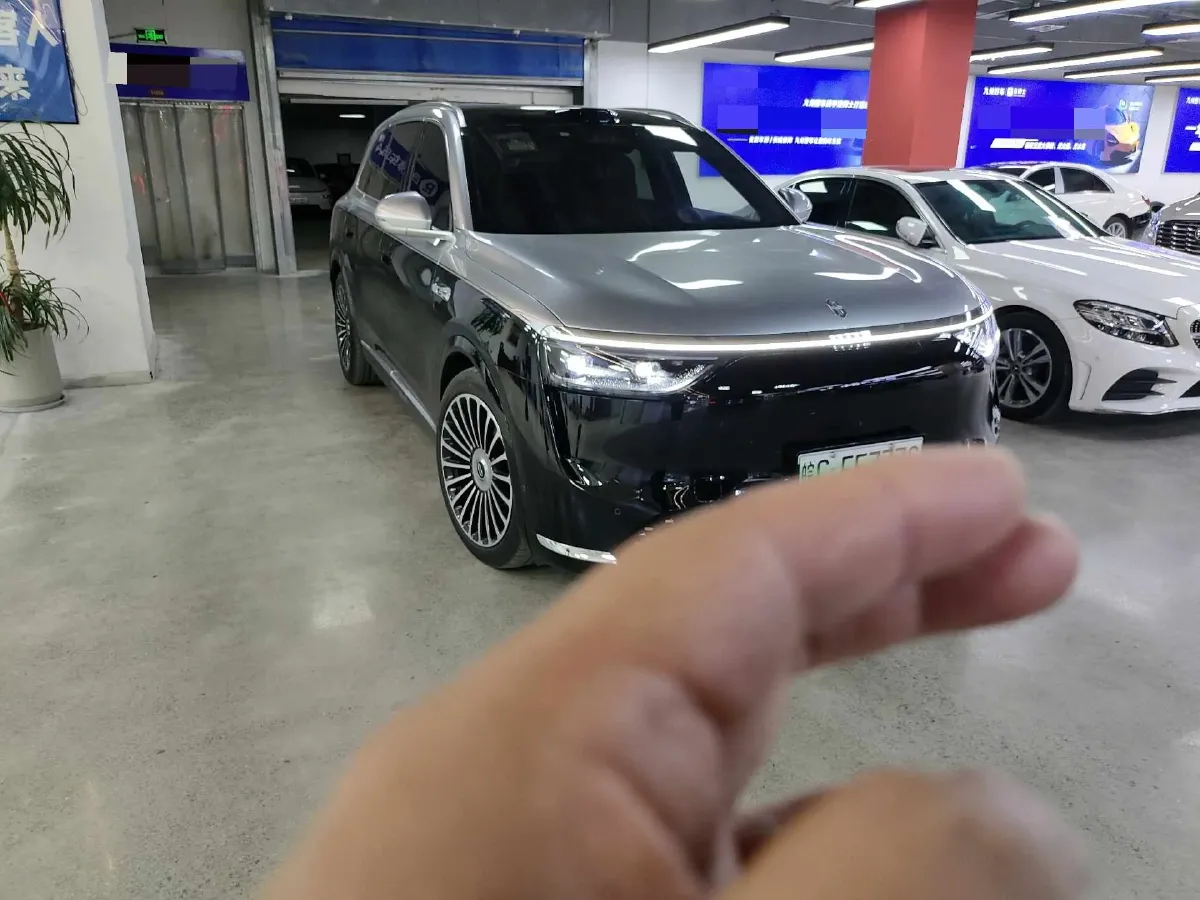 2025 AITO AITO M8 REEV 160HP REEV 53.4KWH,autocango,china used car exporter,china ev exporter,chinese used car exporter,chinese used ev exporter