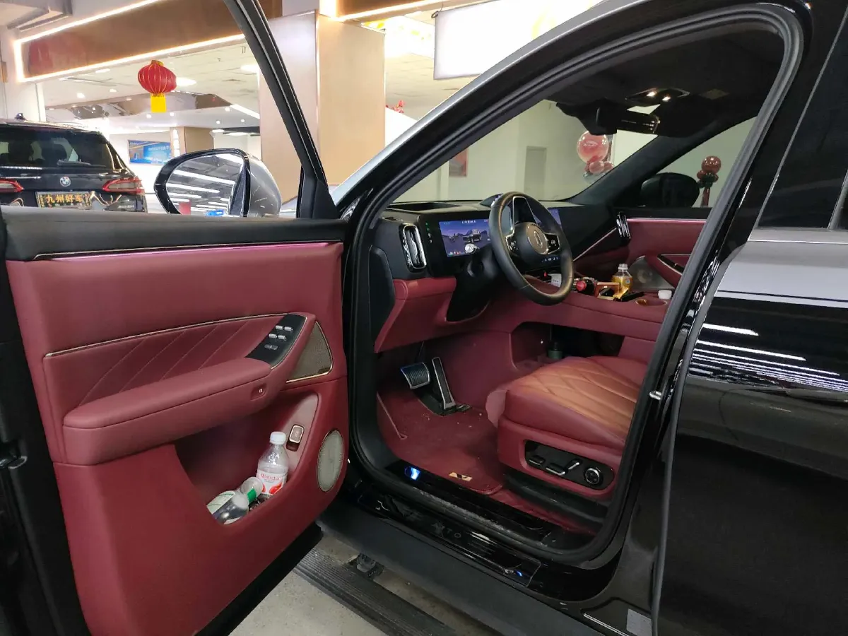 2025 AITO AITO M8 REEV 160HP REEV 53.4KWH,autocango,china used car exporter,china ev exporter,chinese used car exporter,chinese used ev exporter