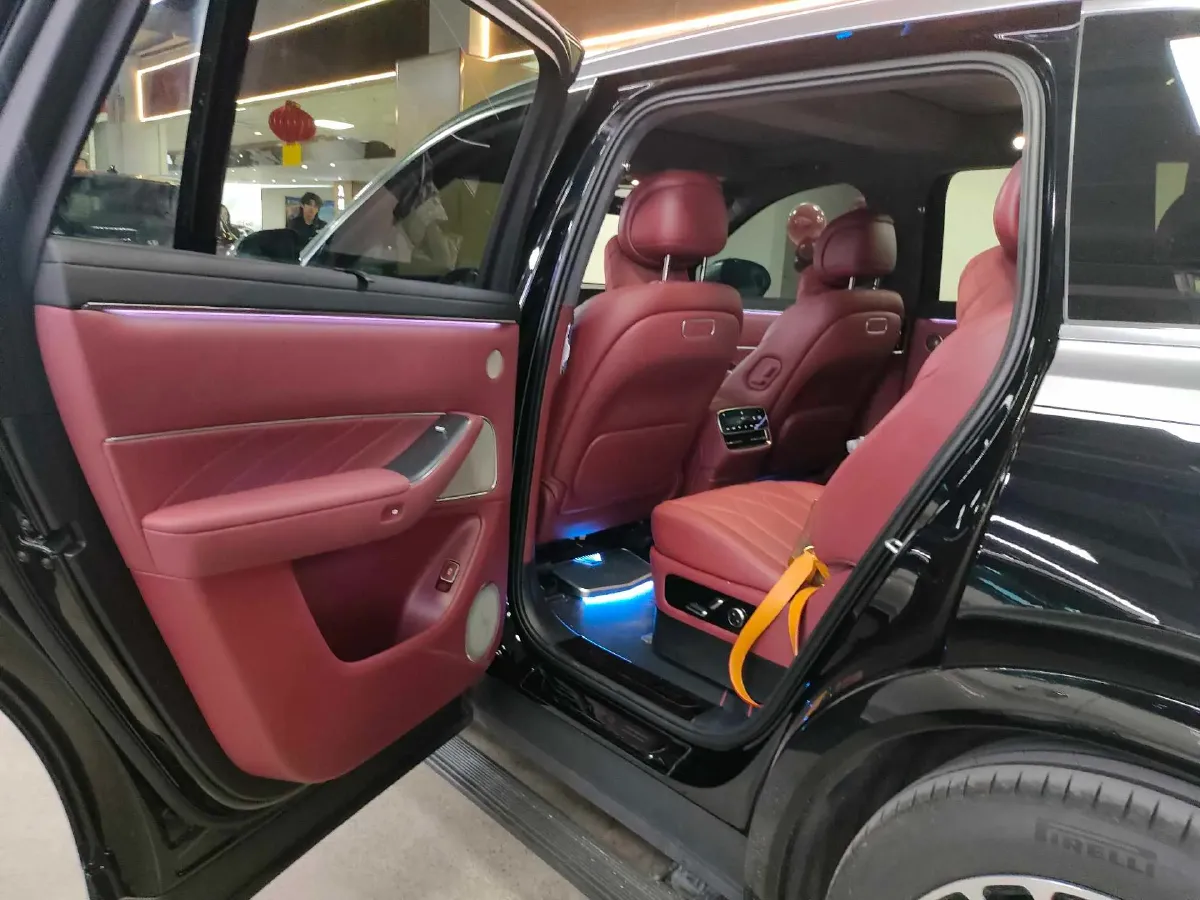 2025 AITO AITO M8 REEV 160HP REEV 53.4KWH,autocango,china used car exporter,china ev exporter,chinese used car exporter,chinese used ev exporter