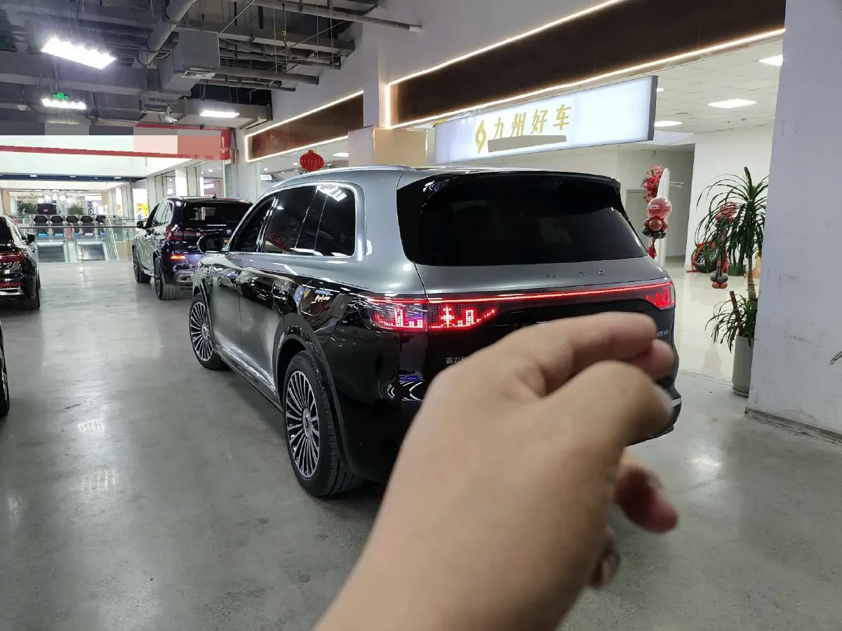 2025 AITO AITO M8 REEV 160HP REEV 53.4KWH,autocango,china used car exporter,china ev exporter,chinese used car exporter,chinese used ev exporter