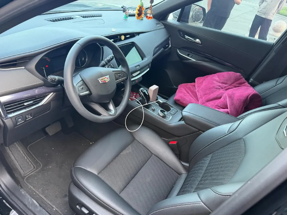 2023 Cadillac XT4 2.0T 237HP L4 9AT,autocango,china used car exporter,china ev exporter,chinese used car exporter,chinese used ev exporter