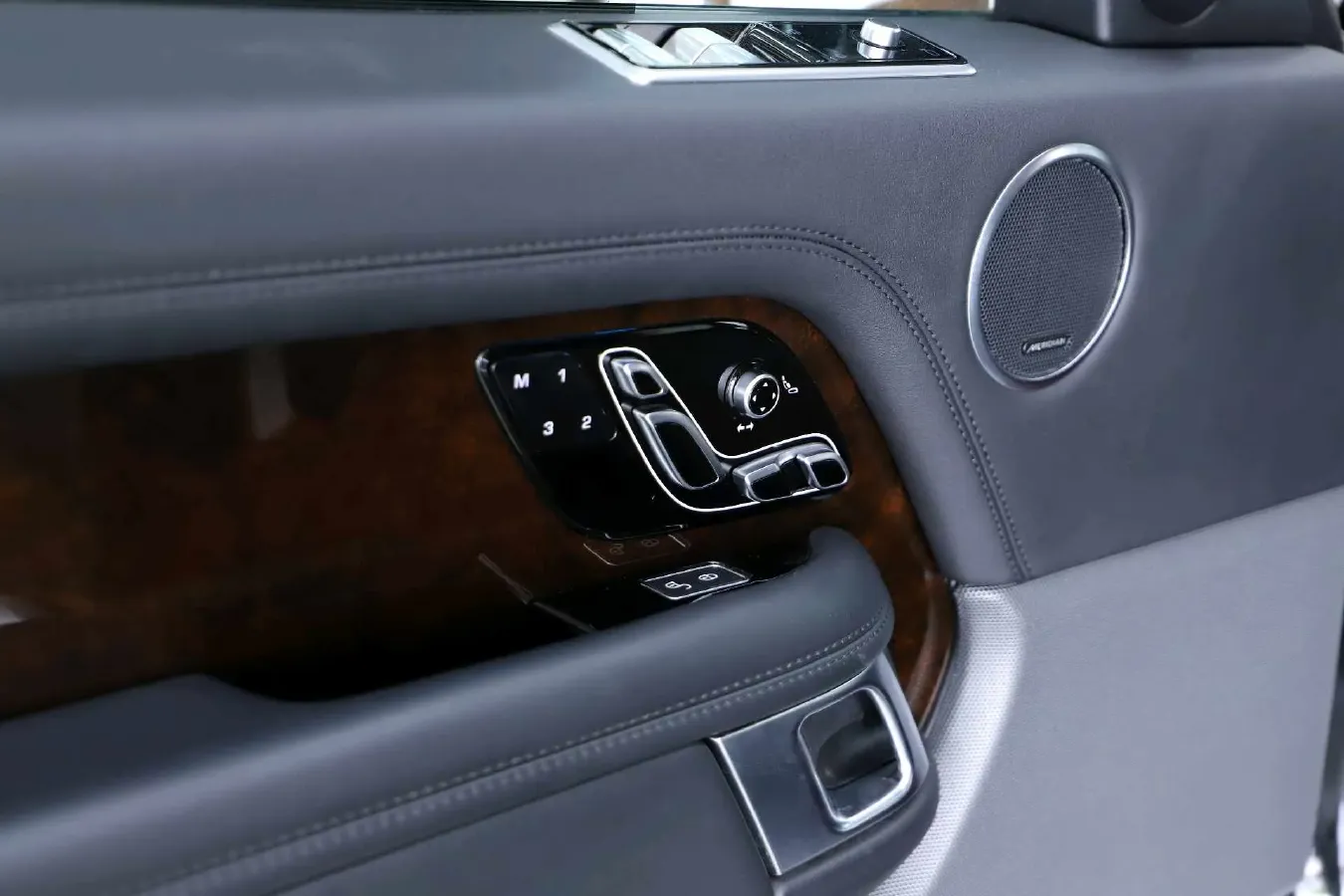 2021 Land Rover Range Rover 3.0T 400HP L6 8AT,autocango,china used car exporter,china ev exporter,chinese used car exporter,chinese used ev exporter