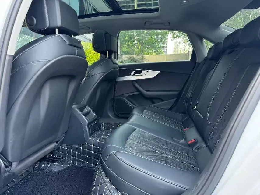 2024 Audi A4L 2.0T 190HP L4 7DCT,autocango,china used car exporter,china ev exporter,chinese used car exporter,chinese used ev exporter