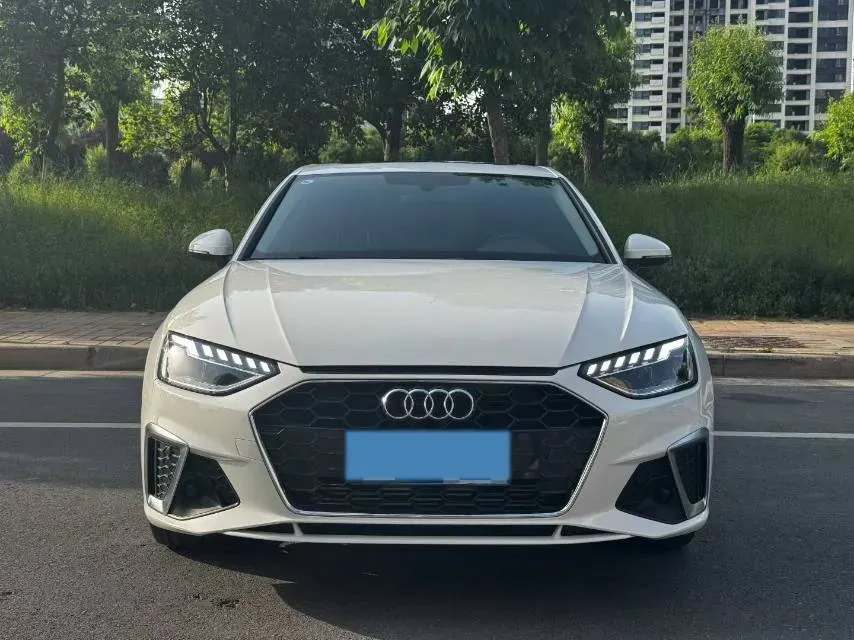 2024 Audi A4L 2.0T 190HP L4 7DCT,autocango,china used car exporter,china ev exporter,chinese used car exporter,chinese used ev exporter