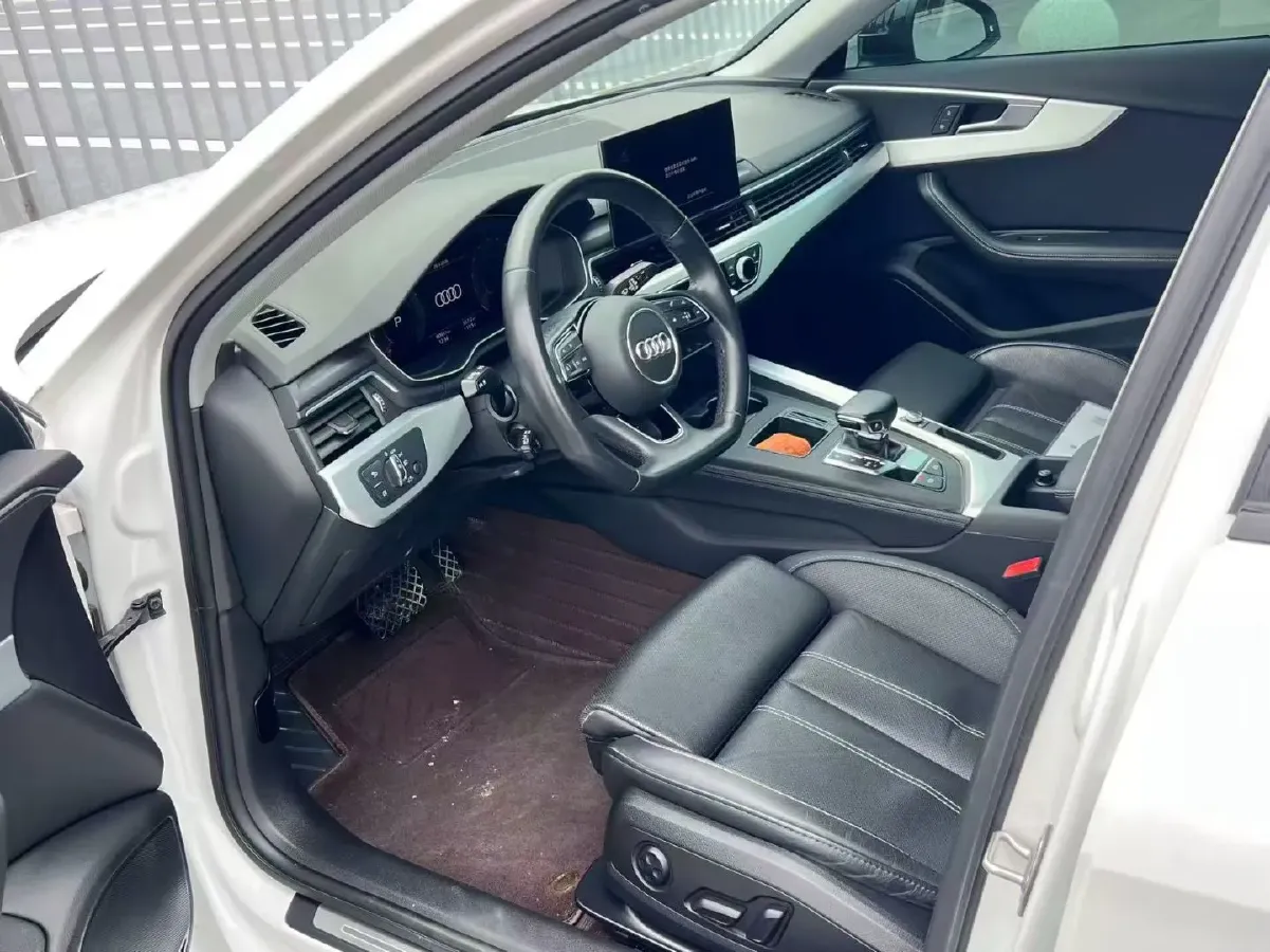 2022 Audi A4L 2.0T 190HP L4 7DCT,autocango,china used car exporter,china ev exporter,chinese used car exporter,chinese used ev exporter