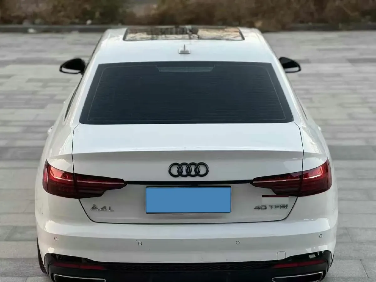 2022 Audi A4L 2.0T 190HP L4 7DCT,autocango,china used car exporter,china ev exporter,chinese used car exporter,chinese used ev exporter