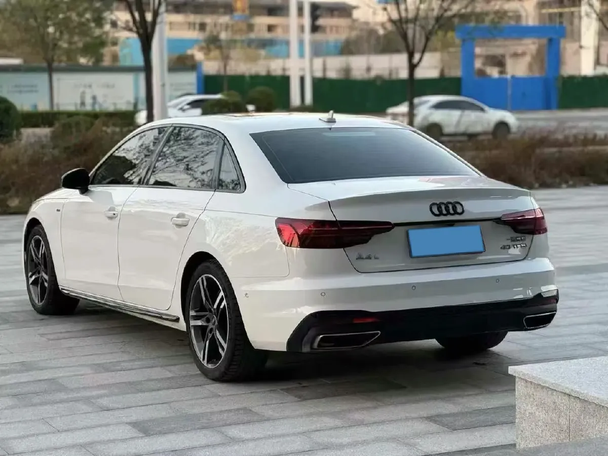 2022 Audi A4L 2.0T 190HP L4 7DCT,autocango,china used car exporter,china ev exporter,chinese used car exporter,chinese used ev exporter