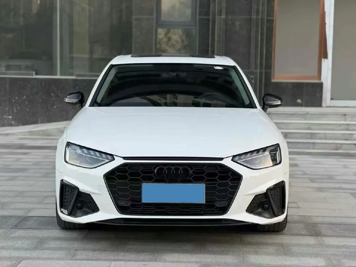 2022 Audi A4L 2.0T 190HP L4 7DCT,autocango,china used car exporter,china ev exporter,chinese used car exporter,chinese used ev exporter