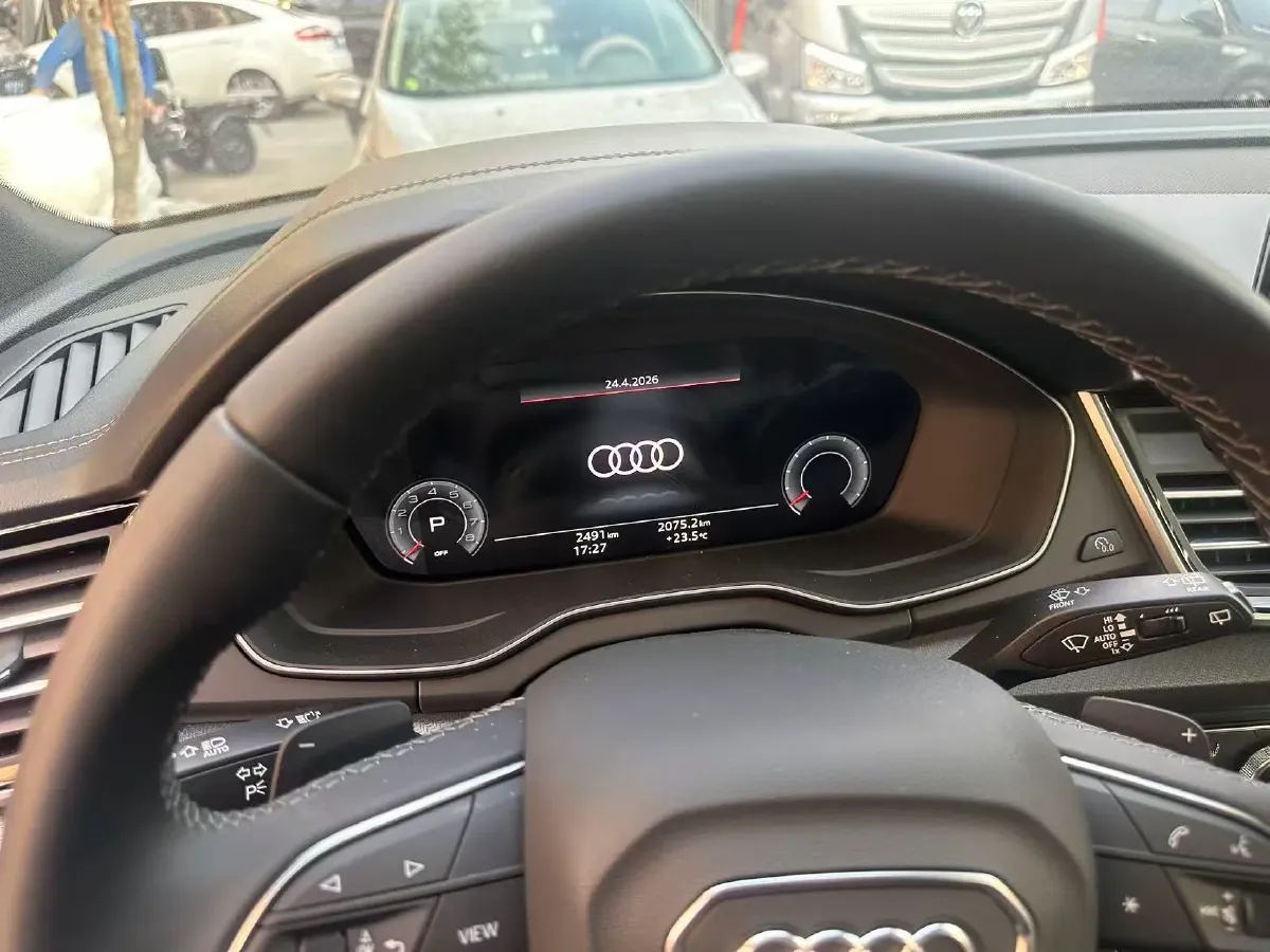 2025 Audi Q5L 2.0T 190HP L4 7DCT,autocango,china used car exporter,china ev exporter,chinese used car exporter,chinese used ev exporter