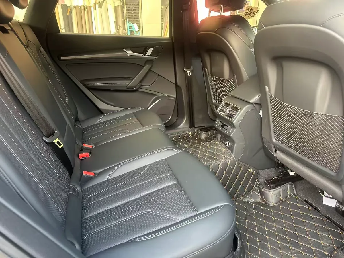 2025 Audi Q5L 2.0T 190HP L4 7DCT,autocango,china used car exporter,china ev exporter,chinese used car exporter,chinese used ev exporter