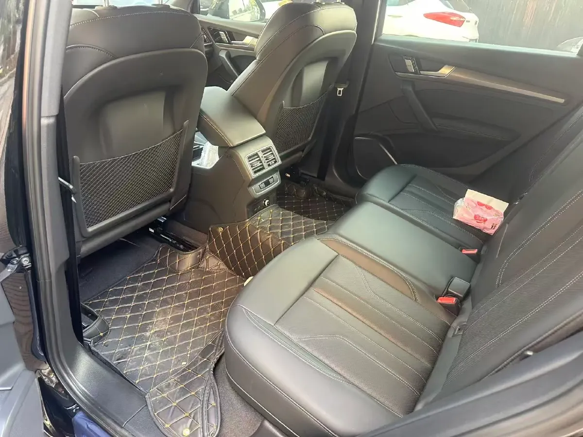 2025 Audi Q5L 2.0T 190HP L4 7DCT,autocango,china used car exporter,china ev exporter,chinese used car exporter,chinese used ev exporter