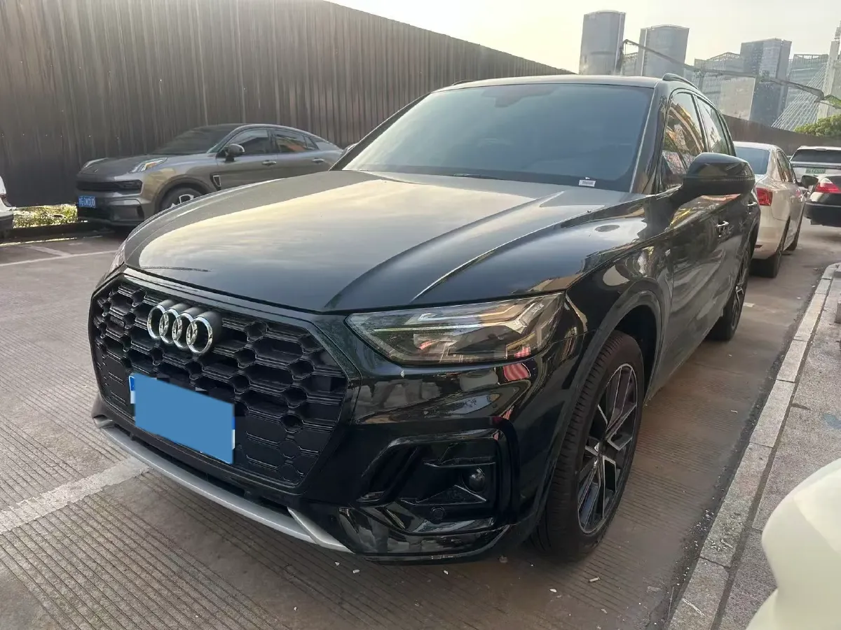 2025 Audi Q5L 2.0T 190HP L4 7DCT,autocango,china used car exporter,china ev exporter,chinese used car exporter,chinese used ev exporter