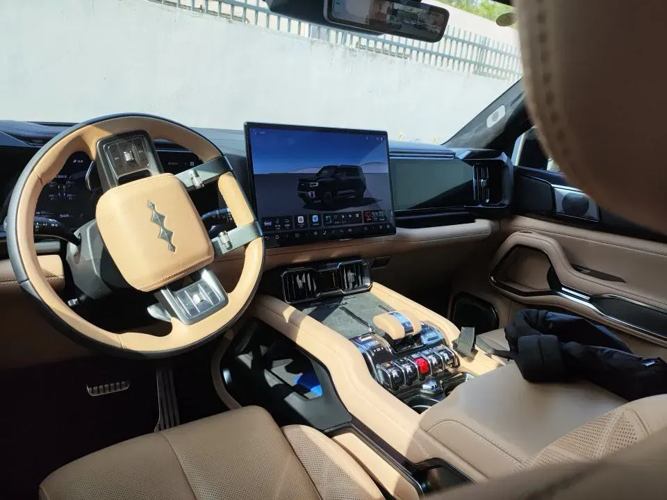 2025 FangChengBao Bao 8 2.0T 245HP L4 E-CVT PHEV 36.8KWH,autocango,china used car exporter,china ev exporter,chinese used car exporter,chinese used ev exporter